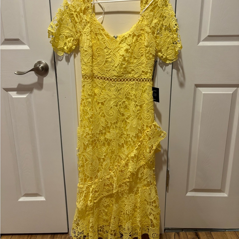 NEVER WORN Gorgeous yellow crotchet dress